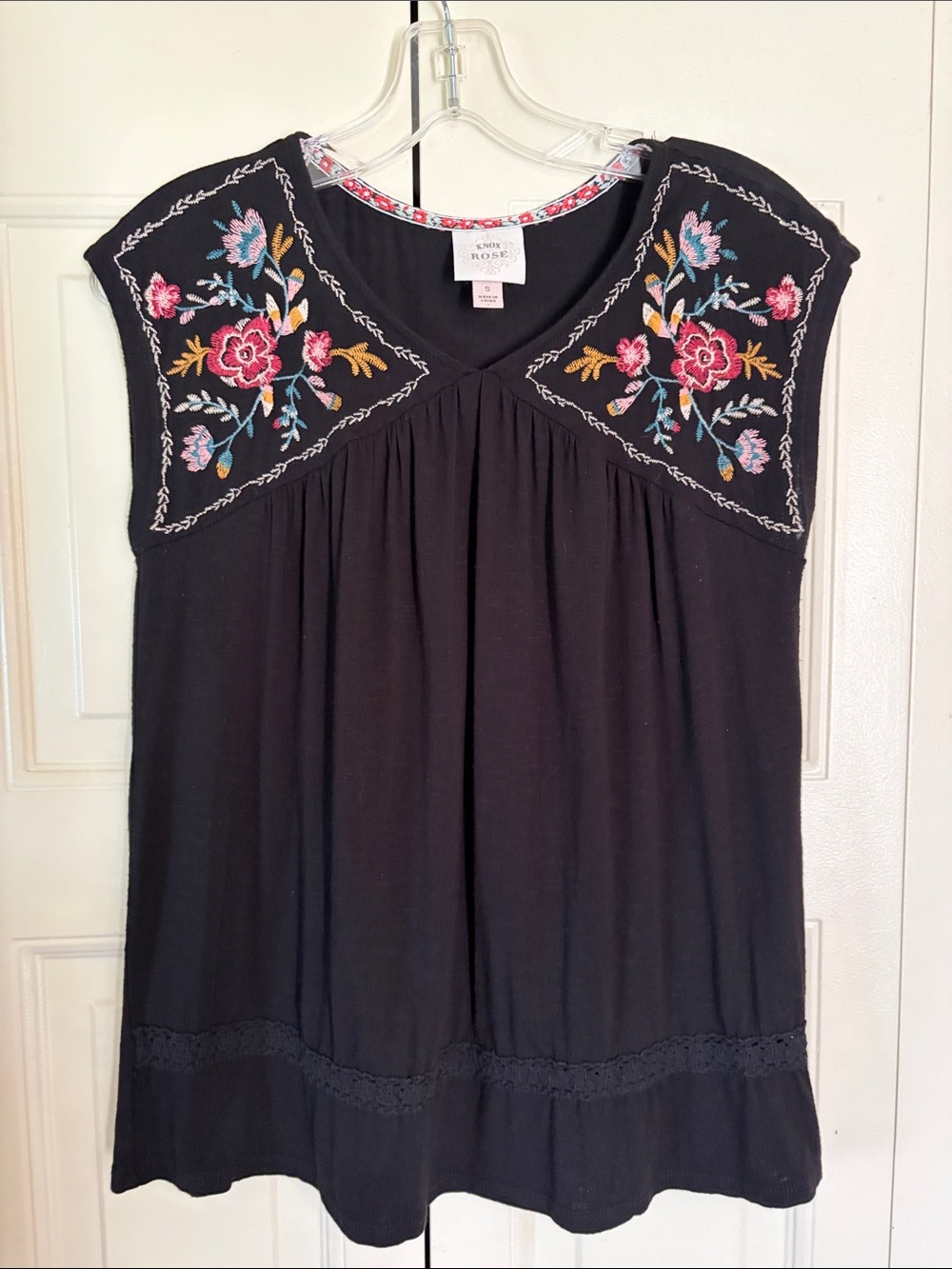 Boho Flowy 90s  Embrodiered Colorful Laid back Floral Gypsy Delicate Top SM